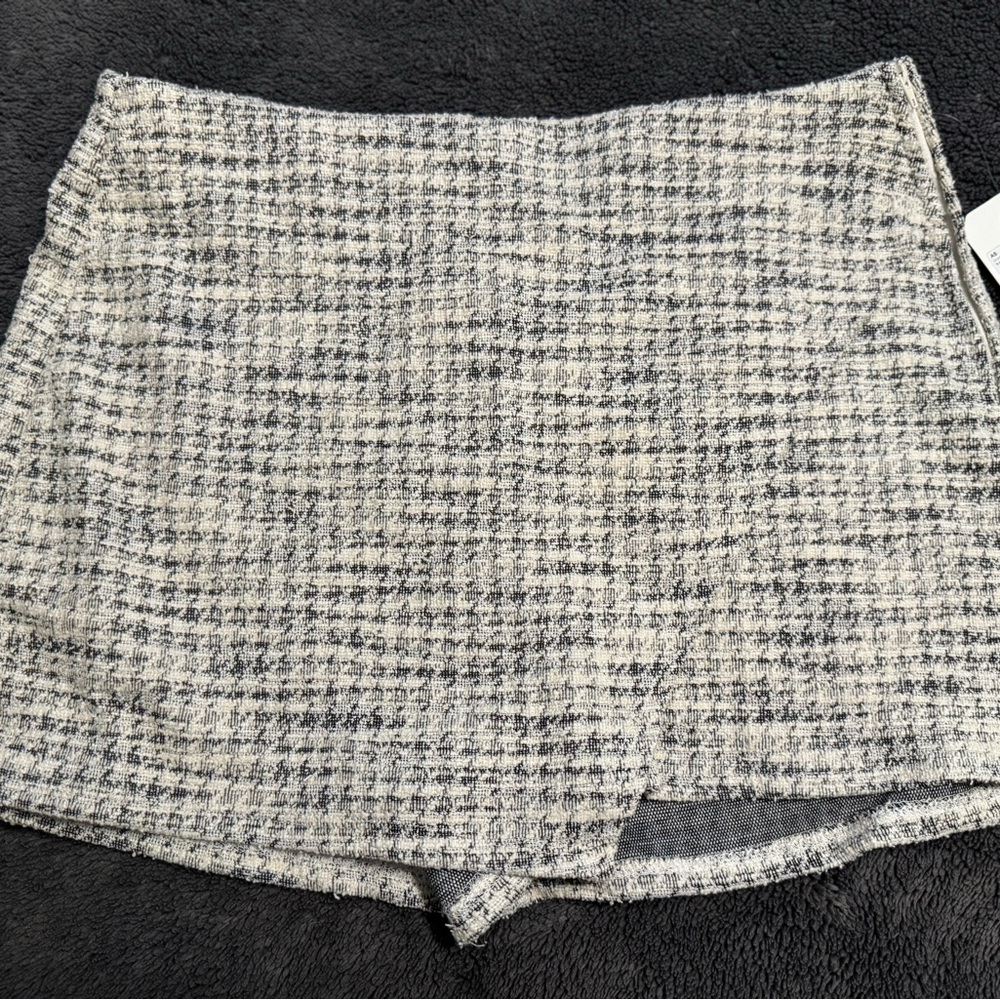 Altar’d State Women's Black and White Tweed Skorts